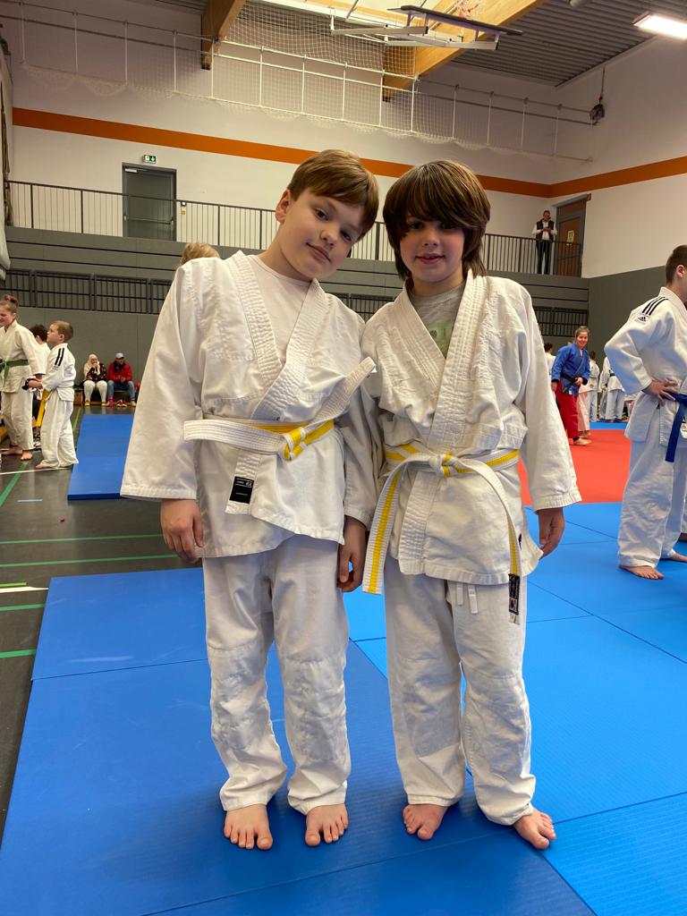 49861940 2EB4 4CB2 8A1C 523D4E45FD63 002