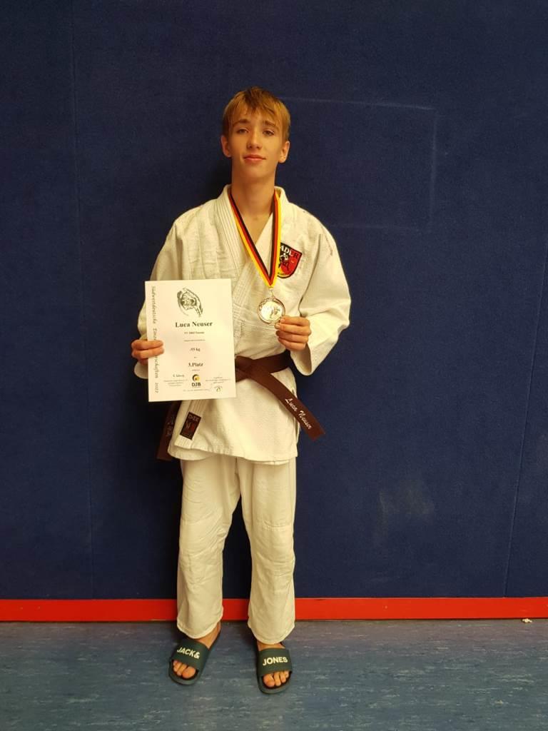 f4e1461e c25e 4955 af19 3c4a49e2f5ff 002